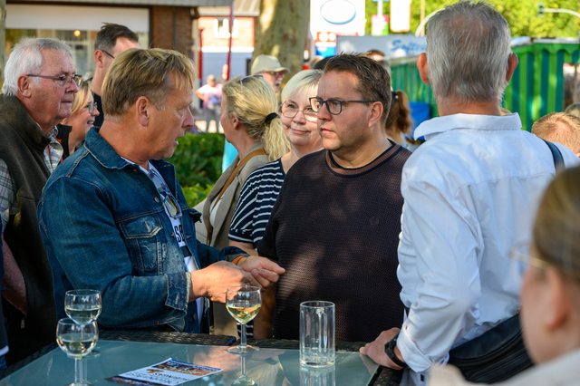 Hollandmarkt 2026: Gespräche und Begegnungen an einem Stehtisch